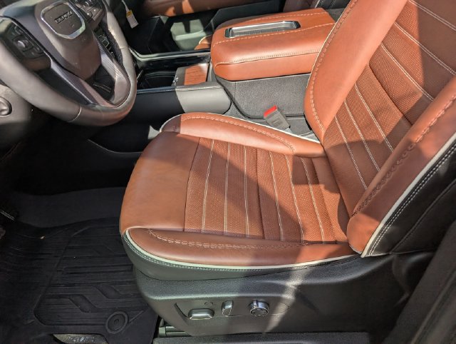Used 2024 GMC Yukon Denali Ultimate AWD/4WD image 24