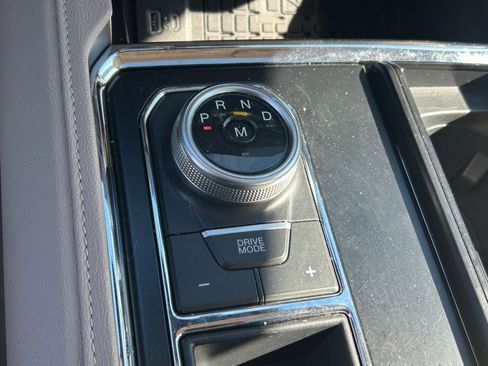 Used 2022 Ford Expedition XLT image 16