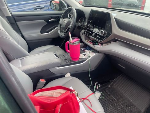 Used 2023 Toyota Highlander XLE image 11