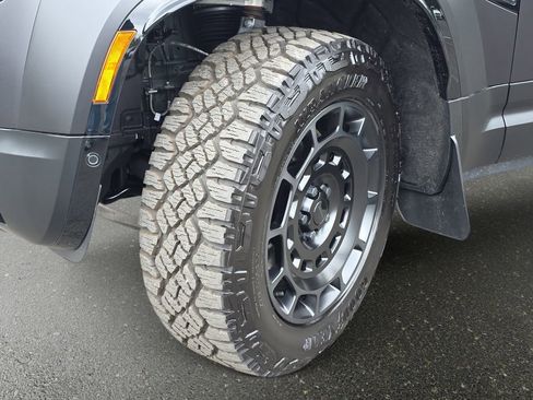 New 2026 Land Rover Defender 110 OCTA AWD/4WD image 33