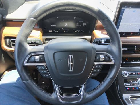 Used 2023 Lincoln Nautilus Reserve AWD/4WD image 37