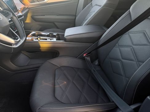 Used 2025 Volkswagen Atlas Cross Sport SE image 25