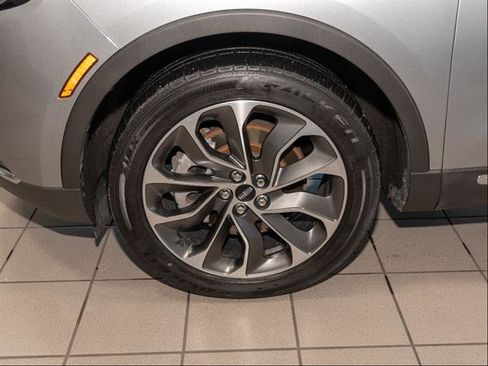 Used 2021 Lincoln Nautilus Reserve AWD/4WD image 6