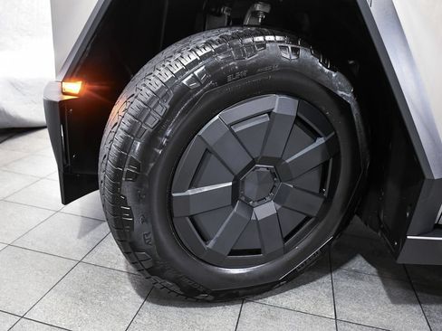 Used 2025 Tesla Cybertruck AWD Crew Cab image 6