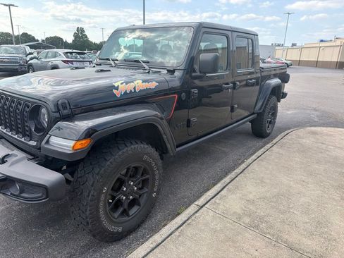 Used 2024 Jeep Gladiator Sport AWD/4WD image 5