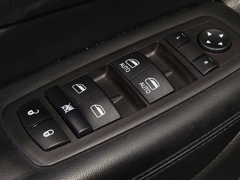 Used 2020 Jeep Grand Cherokee Laredo RWD image 27