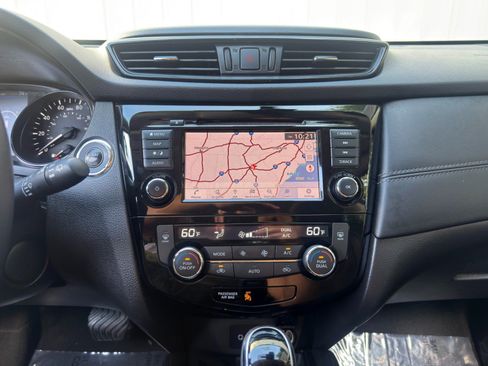 Used 2018 Nissan Rogue SL w/ Premium Package FWD image 24