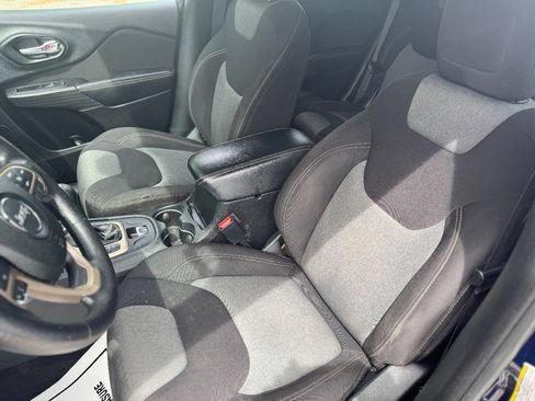 Used 2016 Jeep Cherokee Sport FWD image 13