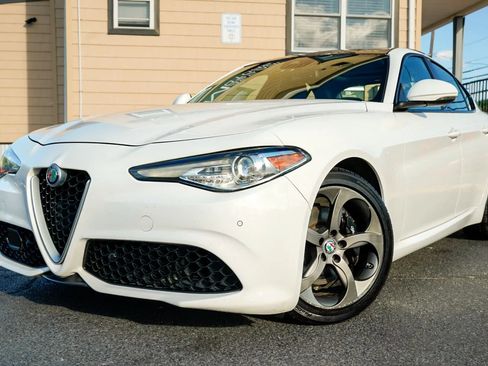 Used 2017 Alfa Romeo Giulia AWD image 9