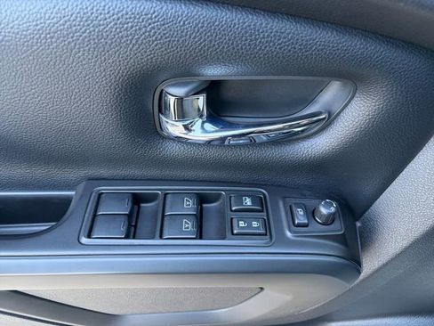 Used 2019 Nissan Titan SL w/ Midnight Edition image 4