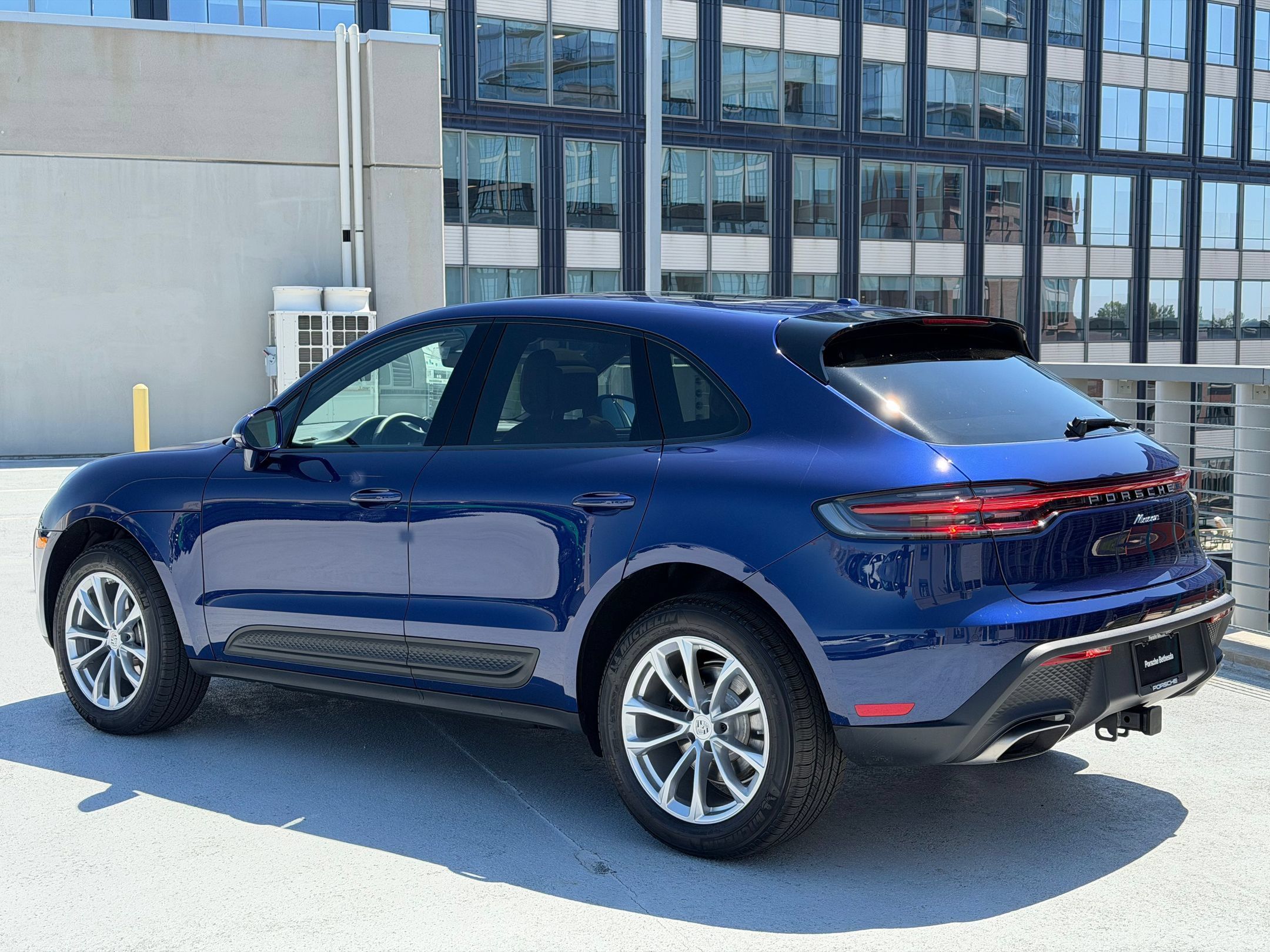 Used 2026 Porsche Macan AWD/4WD image 3