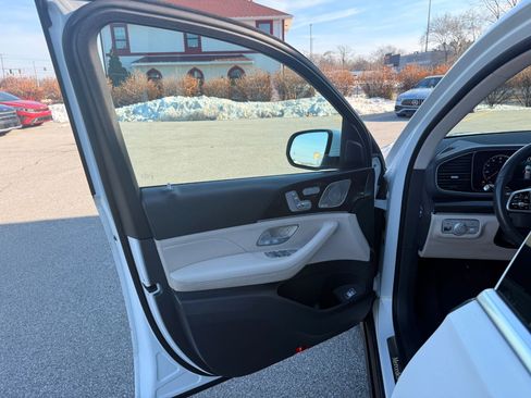 Used 2020 Mercedes-Benz GLE 350 4MATIC w/ Premium Package image 12