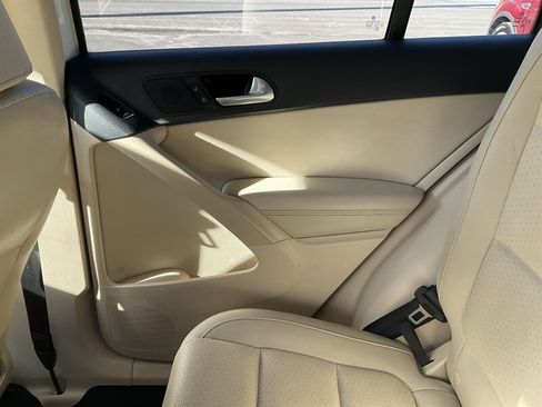 Used 2017 Volkswagen Tiguan S image 14