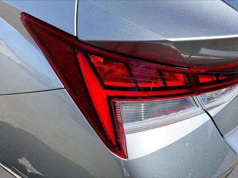 Used 2022 Hyundai Elantra SEL w/ Convenience + Premium Package FWD image 28