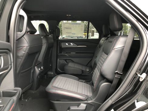 New 2026 Ford Explorer ST-Line w/ ST-Line Street Pack image 11