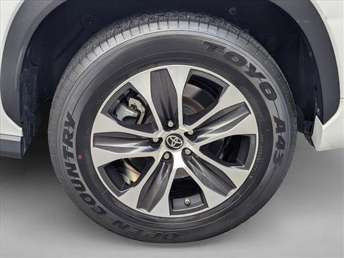 Used 2022 Toyota Highlander XLE image 21