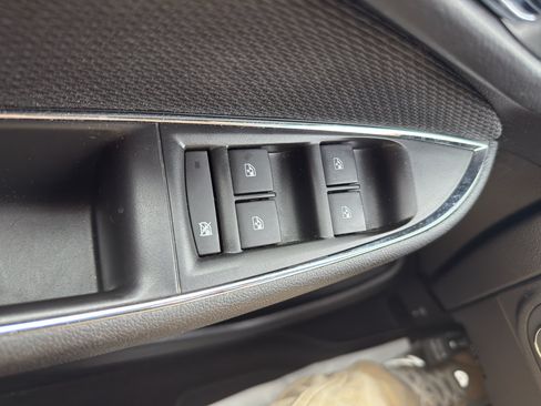 Used 2018 Chevrolet Cruze LT FWD image 24