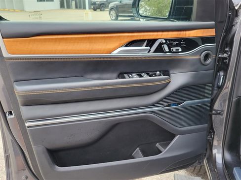 Used 2024 Jeep Grand Wagoneer L Series III image 20