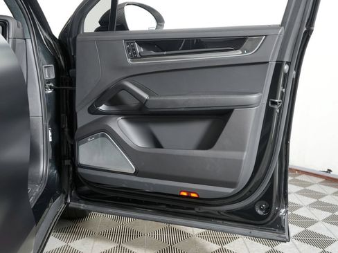 Certified 2024 Porsche Cayenne Turbo AWD/4WD image 47