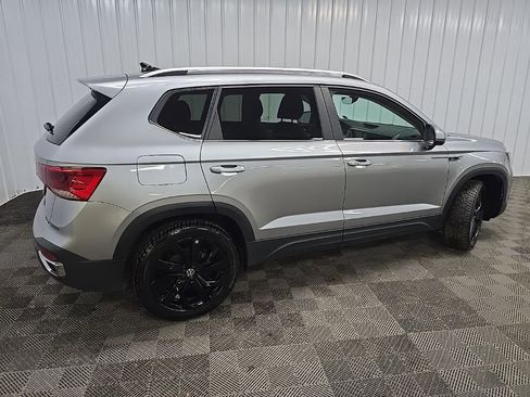 Used 2023 Volkswagen Taos SE w/ Panoramic Sunroof Package AWD/4WD image 3