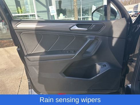 Used 2022 Volkswagen Tiguan SE image 15