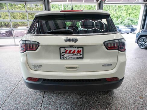 Used 2021 Jeep Compass Latitude w/ Convenience Group AWD/4WD image 3