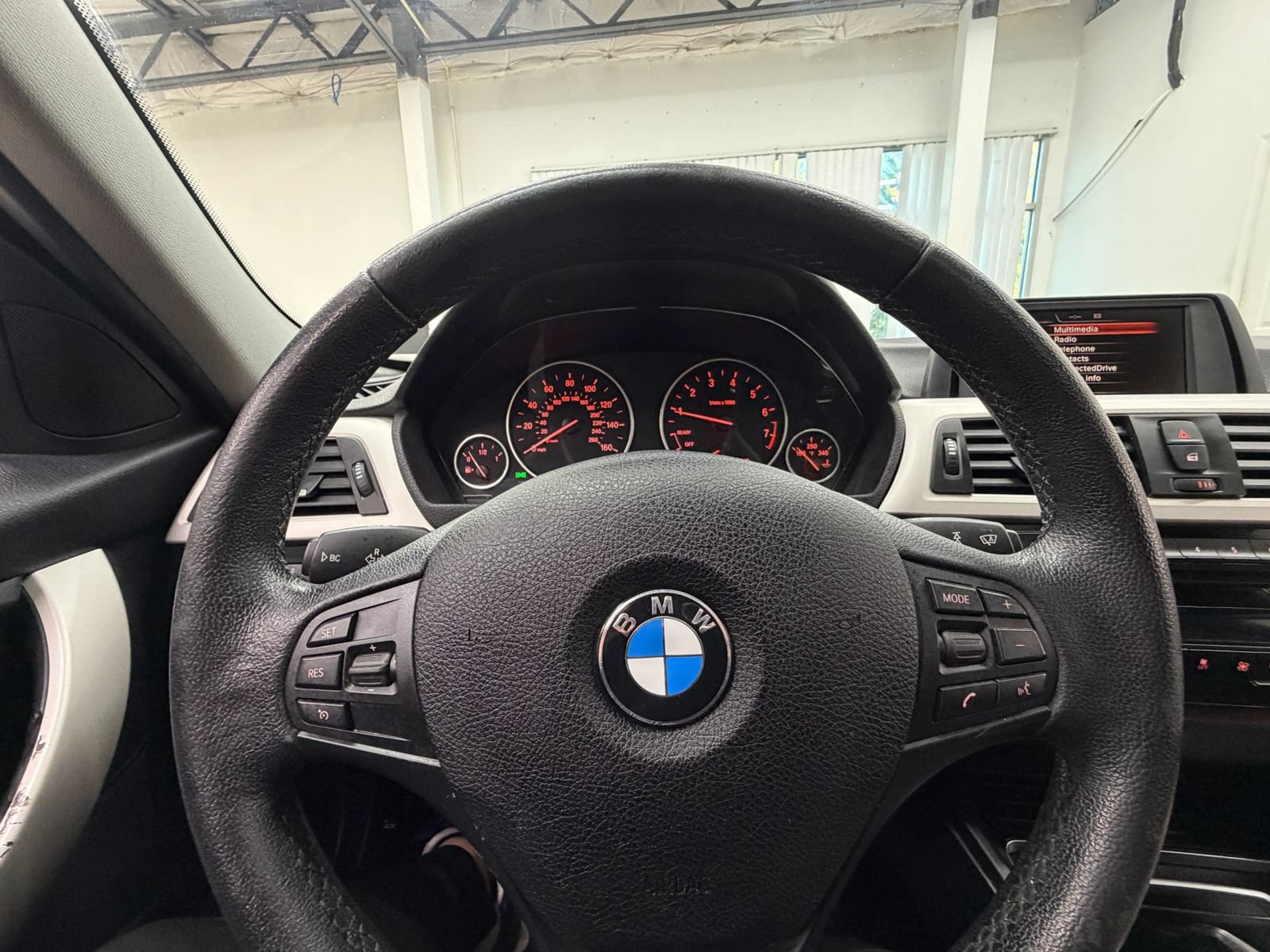 Used 2017 BMW 320i Sedan RWD image 24