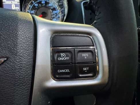 Used 2012 Chrysler Town & Country Touring image 22