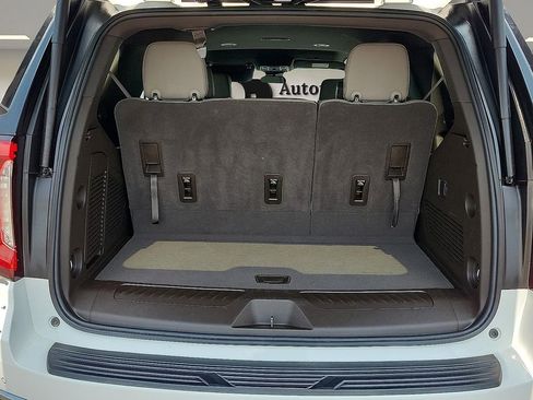 Used 2023 GMC Yukon SLT RWD image 8