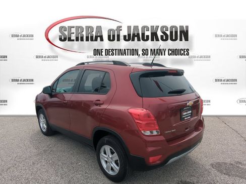 Used 2022 Chevrolet Trax LT w/ LT Convenience Package AWD/4WD image 7