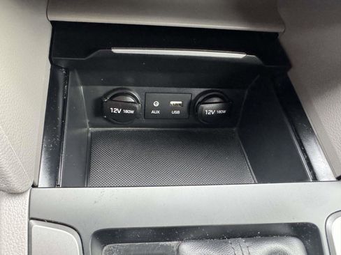 Used 2018 Hyundai Elantra SE image 28