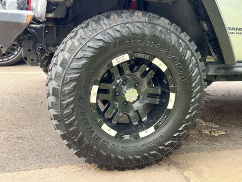 Used 2016 Jeep Wrangler Unlimited Rubicon AWD/4WD image 8