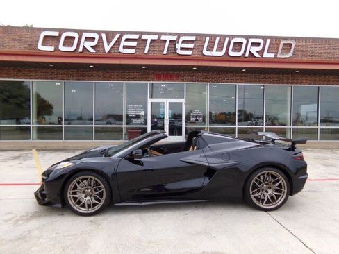 Used 2024 Chevrolet Corvette Z06 w/ Stealth Interior Trim Package RWD image 9