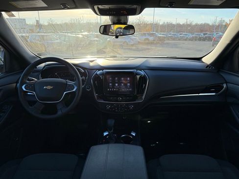 Used 2023 Chevrolet Traverse LT image 17