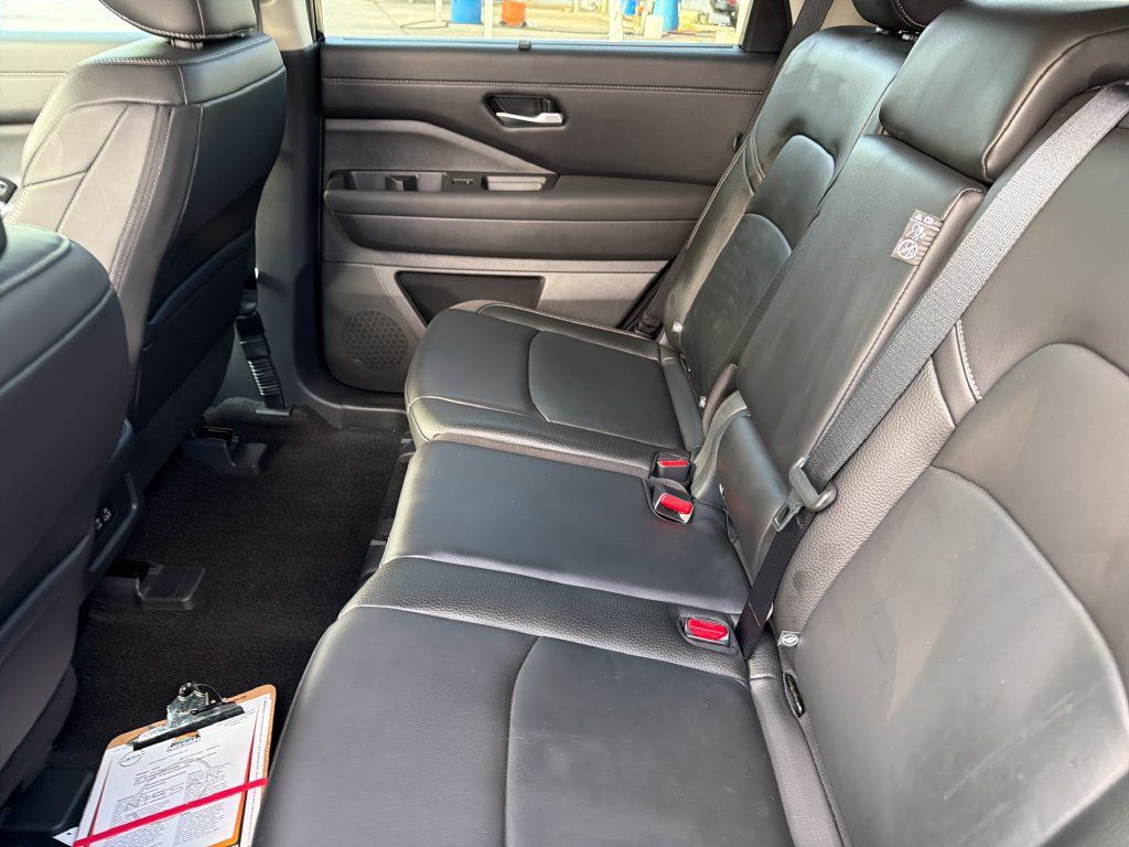 Certified 2025 Nissan Pathfinder SL AWD/4WD image 33