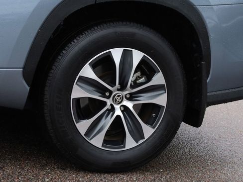 Used 2024 Toyota Highlander XLE image 18