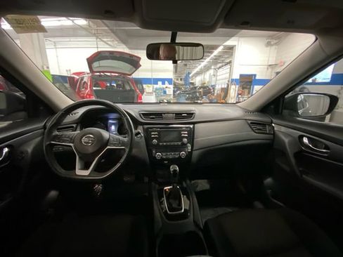 Used 2017 Nissan Rogue SV image 26