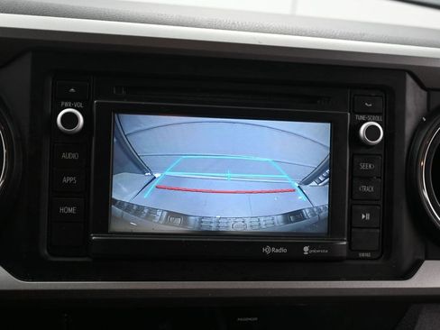 Used 2016 Toyota Tacoma SR5 w/ SR5 Appearance Package (SN) image 16