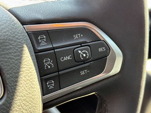 Used 2025 Jeep Compass Limited AWD/4WD image 13
