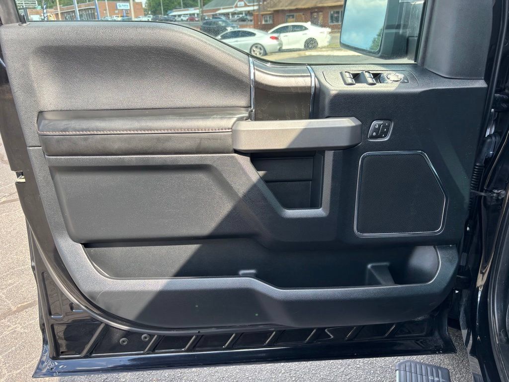Used 2019 Ford F150 Platinum w/ Equipment Group 701A Luxury AWD/4WD image 18