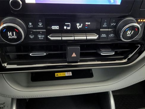 Certified 2023 Toyota Highlander XLE image 36