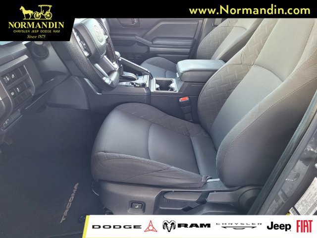 Used 2025 Toyota Tacoma SR5 AWD/4WD image 16