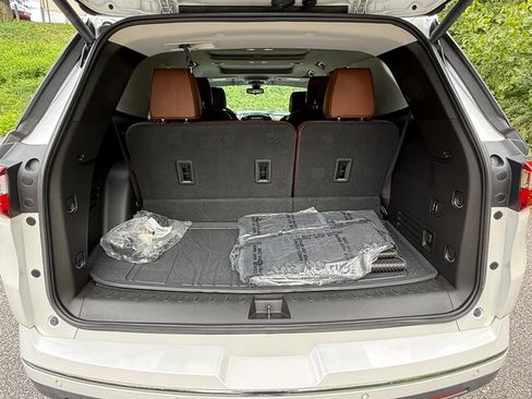 Used 2018 Chevrolet Traverse High Country w/ LPO, Floor Liner Package AWD/4WD image 20