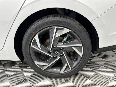 New 2025 Hyundai Elantra Limited image 19