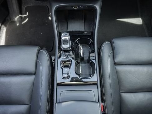 Certified 2025 Volvo XC40 B5 Plus AWD/4WD image 29