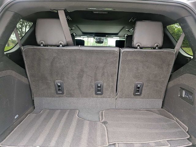 Certified 2025 Cadillac Escalade Premium Luxury AWD/4WD image 13