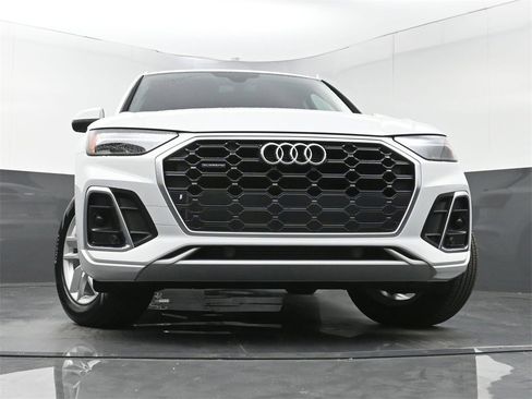 Used 2024 Audi Q5 2.0T Premium w/ Convenience Package image 26