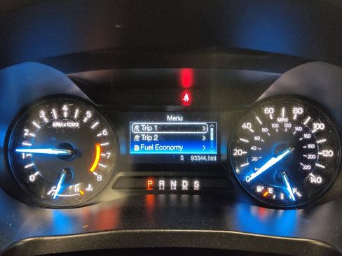 Used 2018 Ford Explorer XLT image 23