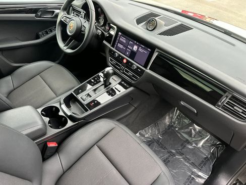 Certified 2025 Porsche Macan AWD/4WD image 17