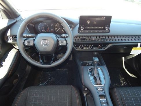 Certified 2025 Honda HR-V Sport image 7